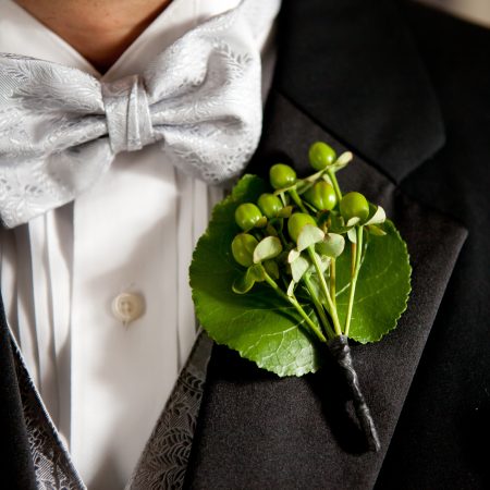 flou(-e)r_specialty_floral_events_Alicia_Schneider_Photography_wedding_Boutonnière