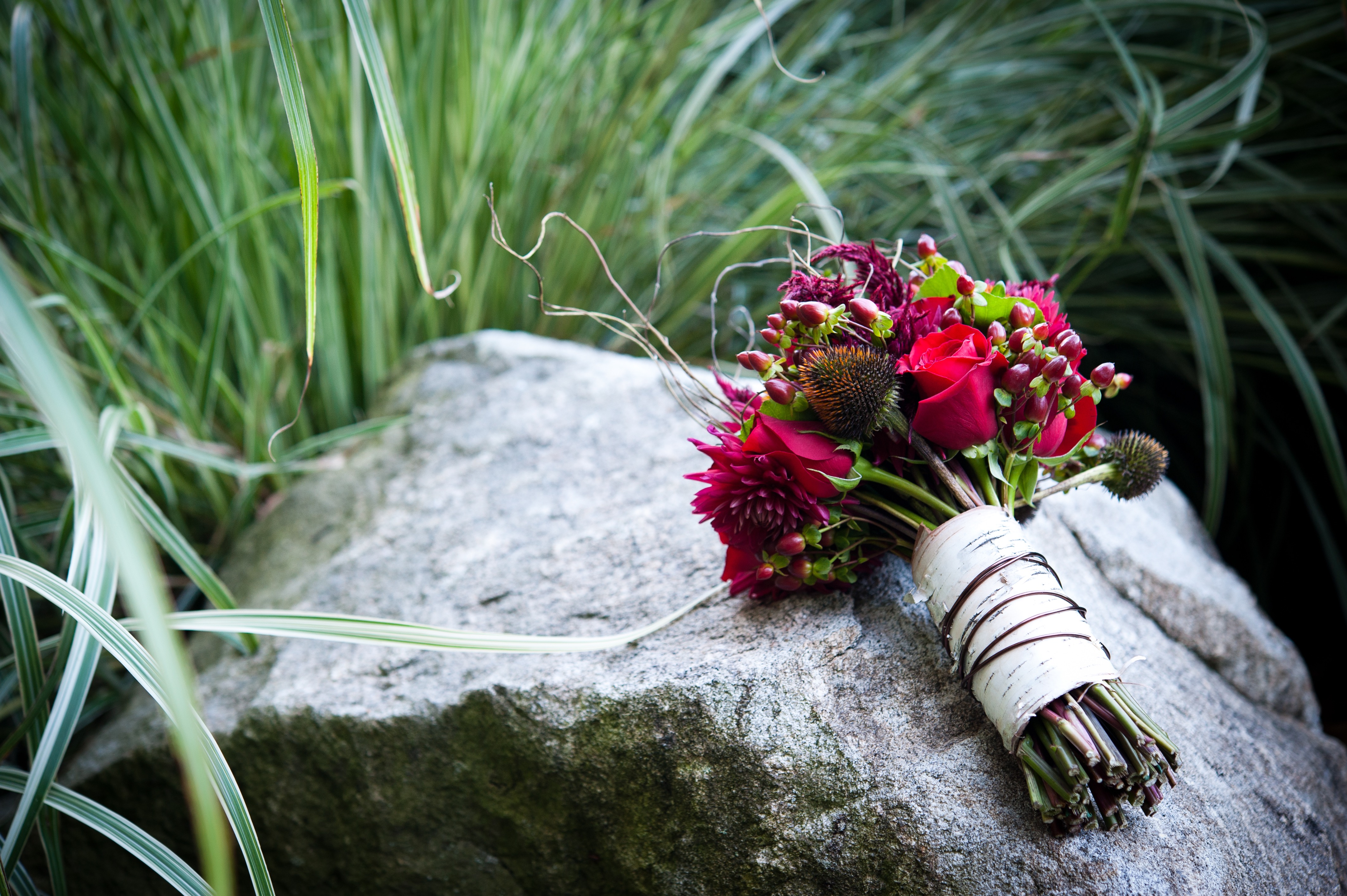 flou(-e)r-specialty-floral-events-dahlia-wedding-bouquet-rustic