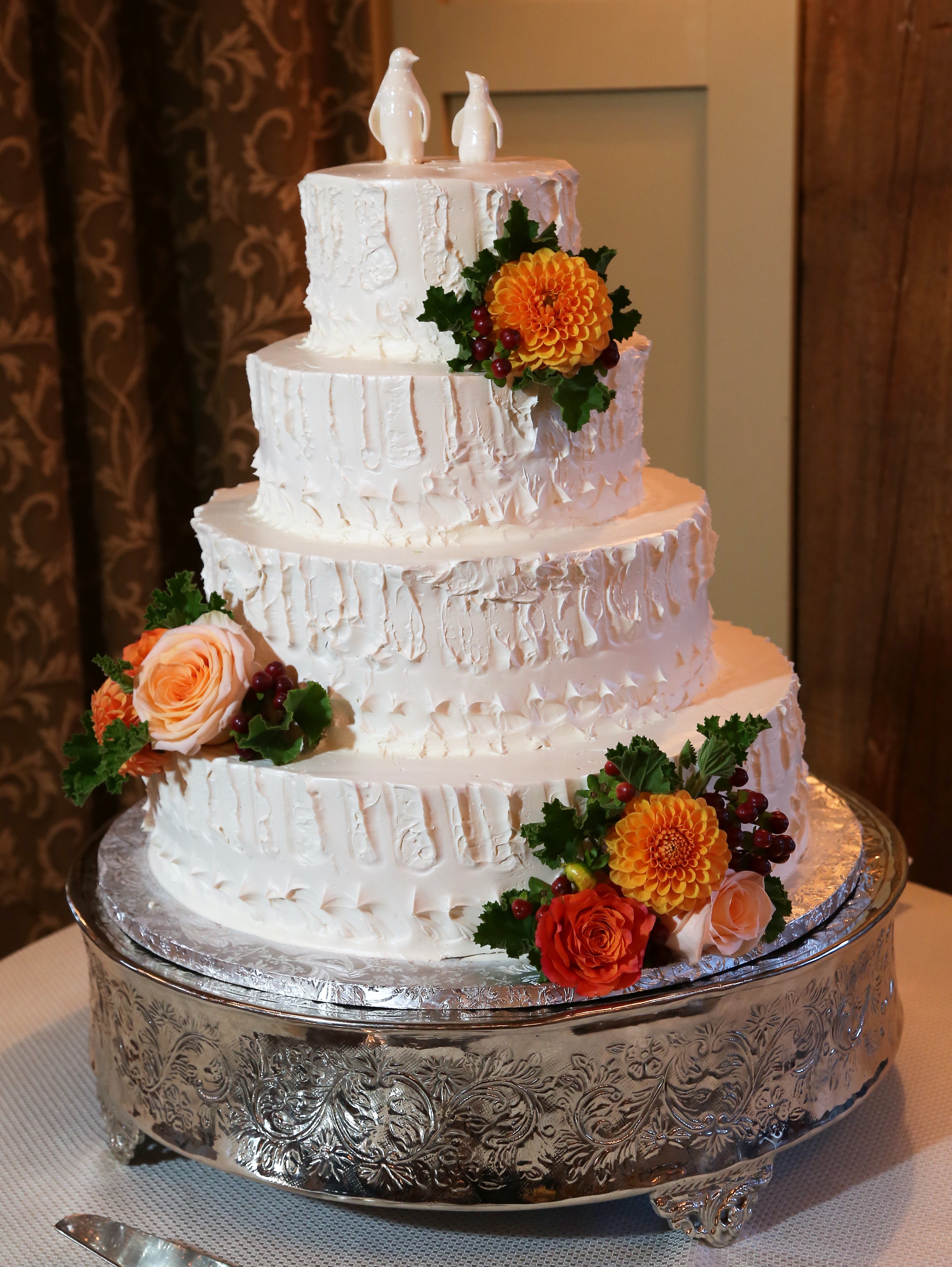 flou(-e)r-specilaty-floral-events-dahlia-wedding-cake
