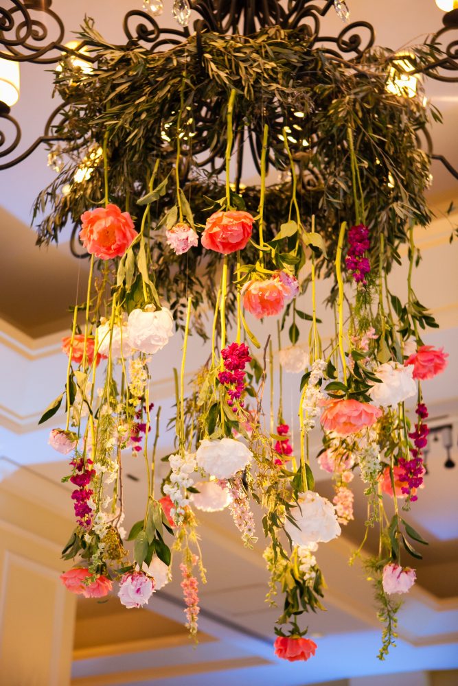 flou(-e)r_specialty_floral_events_hanging_floral_design