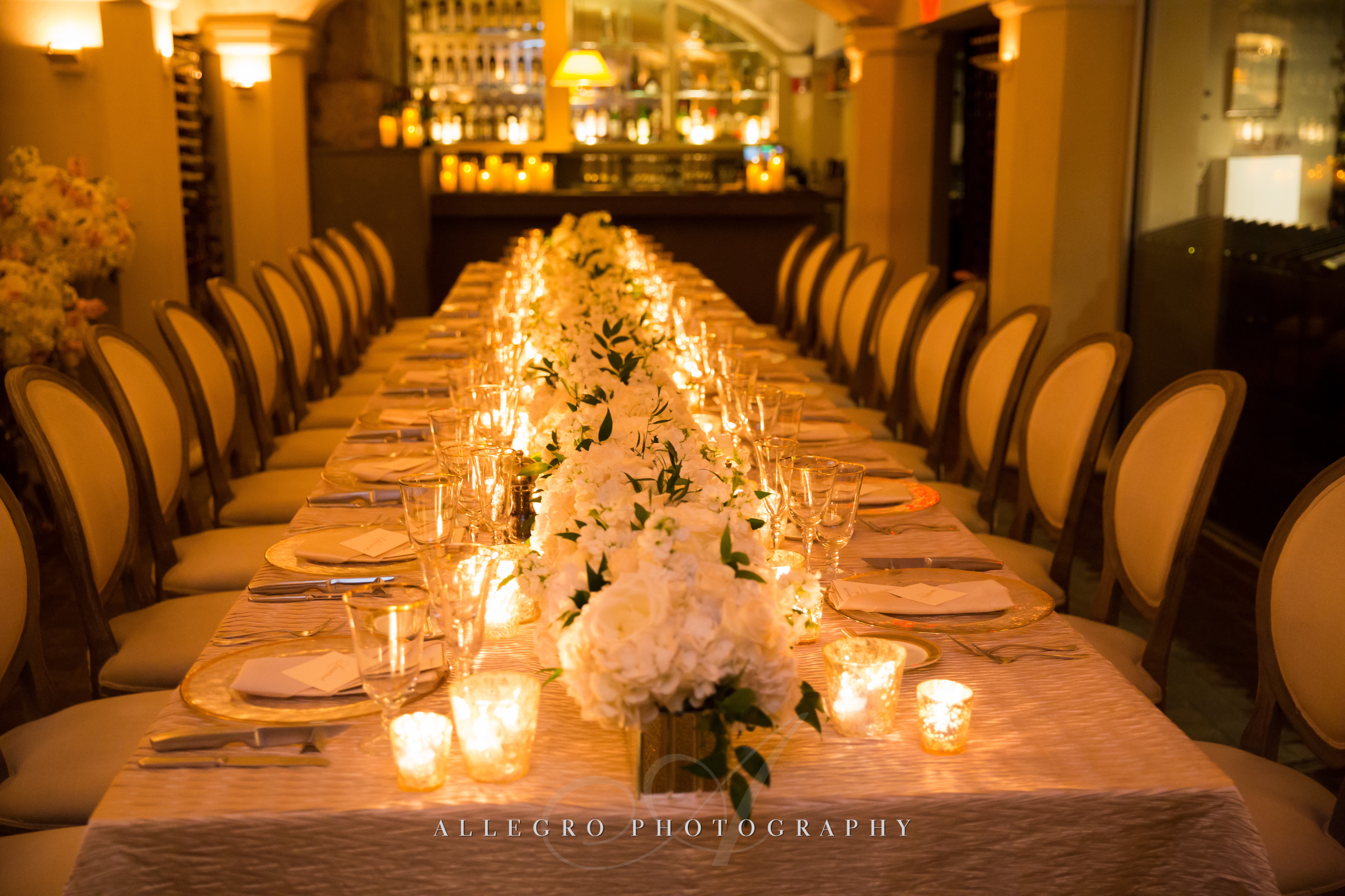 flou(-e)r_specialty_floral_events_allegro_photography_candlelight_wedding_reception