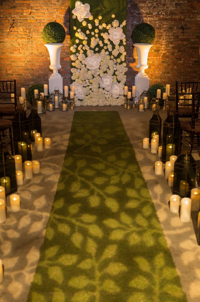 flou(-e)r_specialty_floral_events_candles_aisle