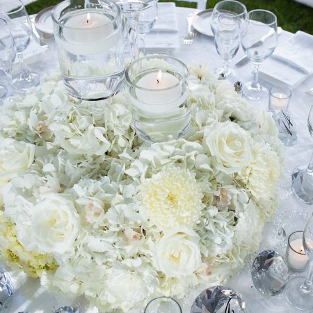 flou(-e)r_specialty_floral_events_floating_candles_wedding