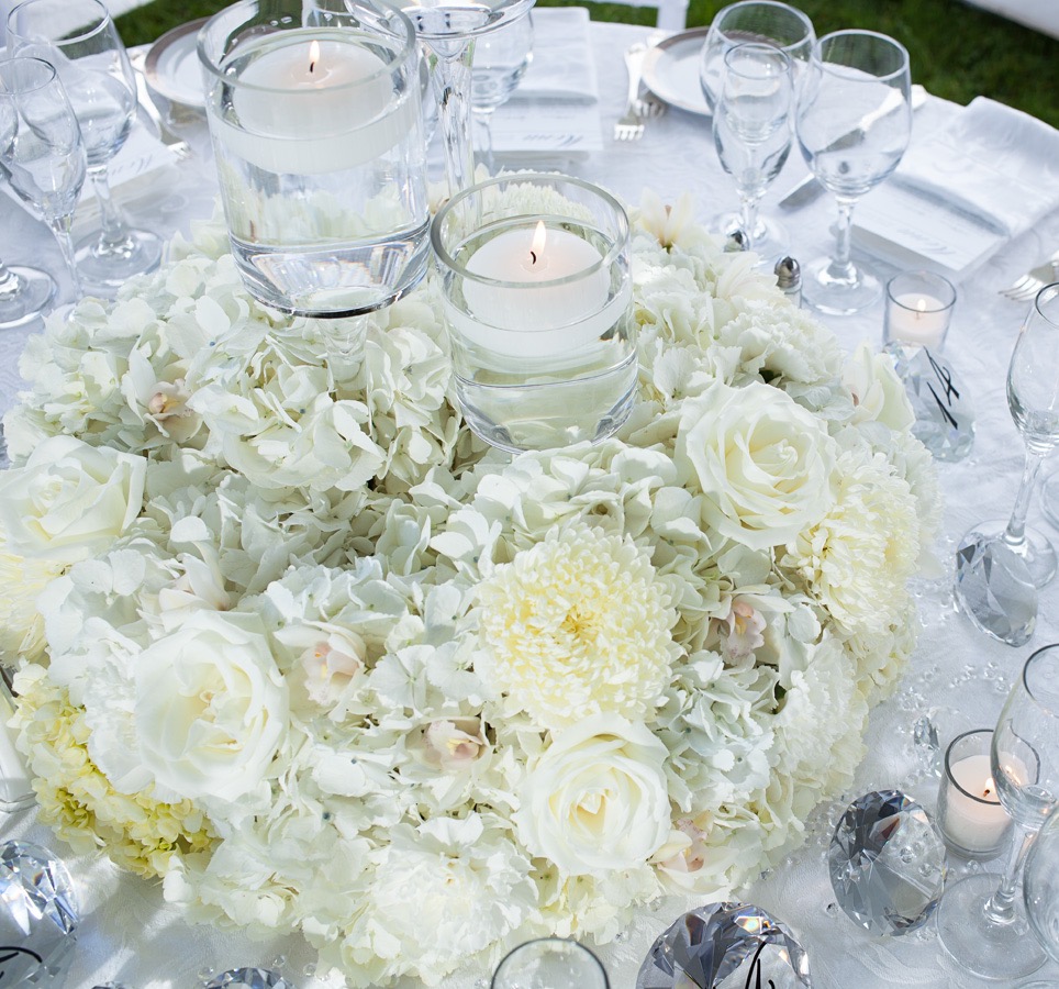 flou(-e)r_specialty_floral_events_floating_candles_wedding