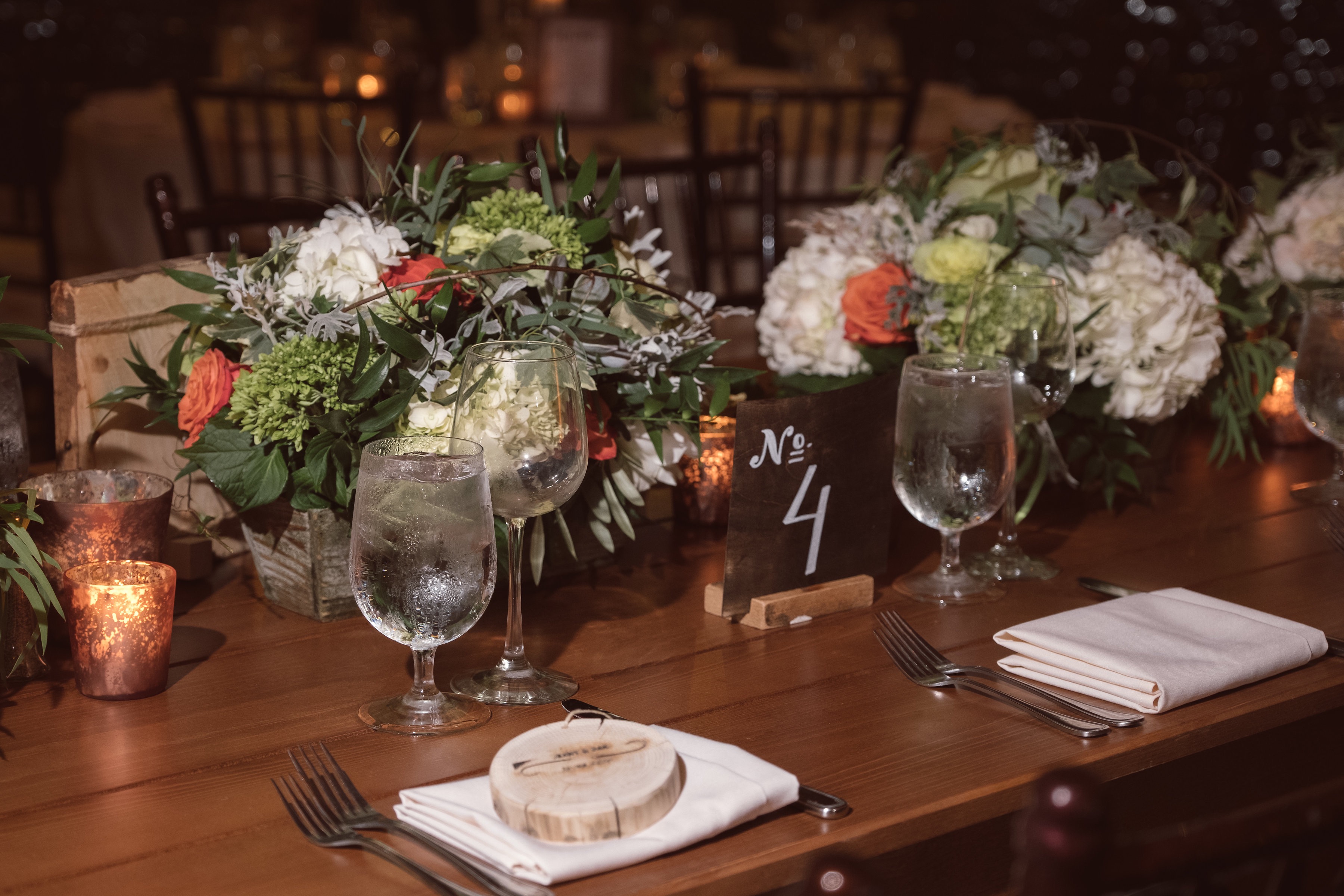 flou(-e)r_specialty_floral_events_votives_wedding_tablescape