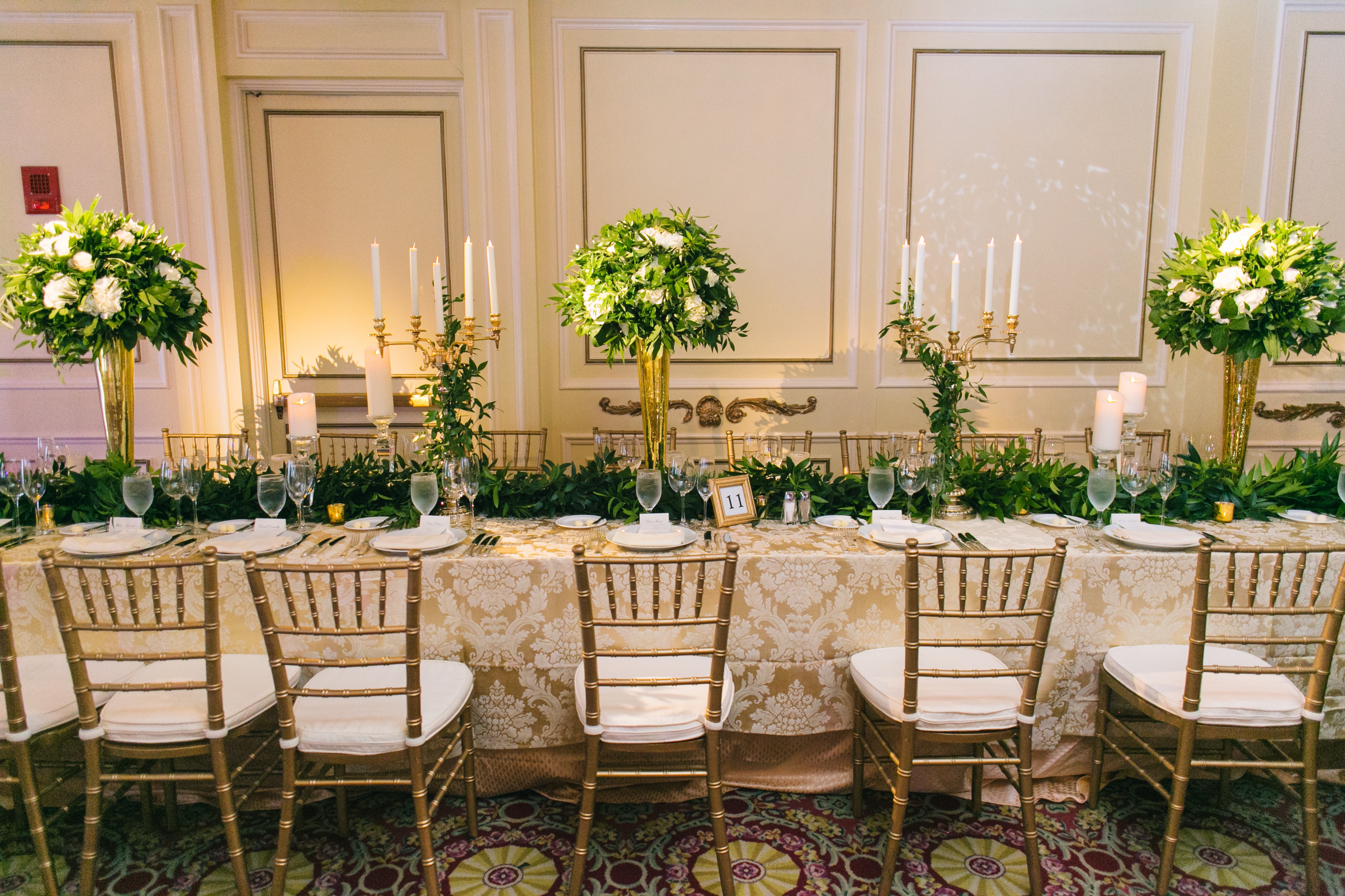 flou(-e)r_specialty_floral_events_wedding_candelabras