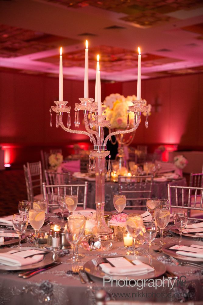 flou(-e)r_specialty_floral_events_wedding_candelabras_crystal