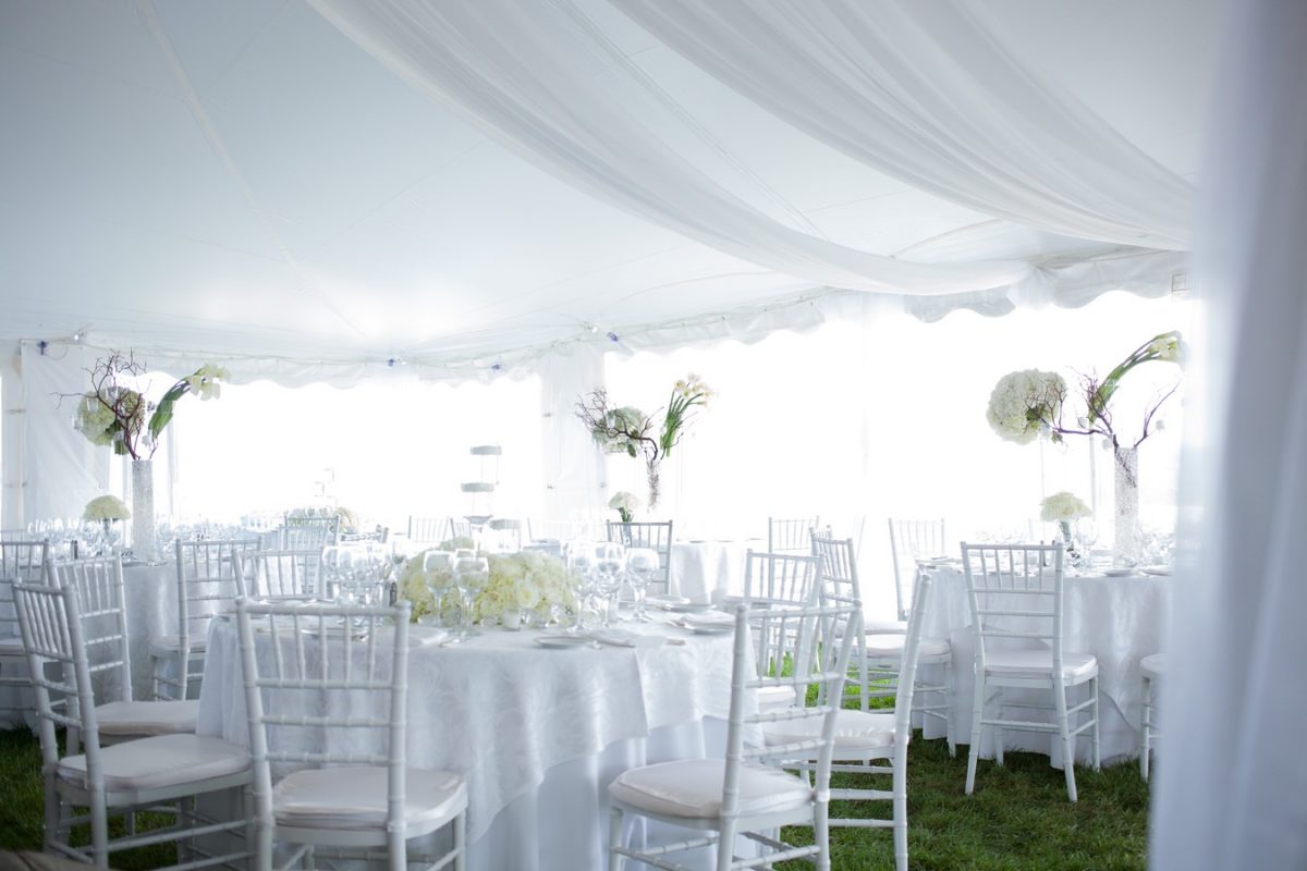 flou(-e)r_specialty_floral_events_minimalist_wedding_style_modern_white
