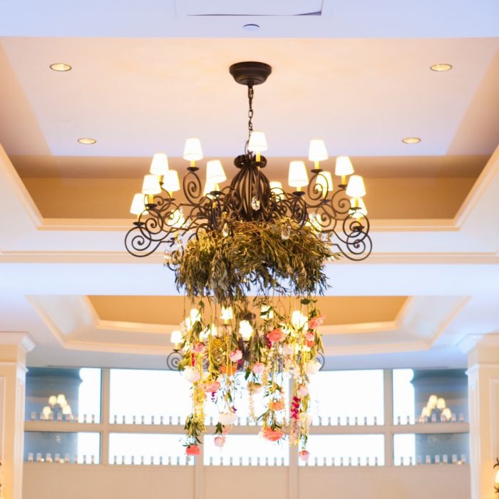 flou(-e)r_specialty_floral_events_wedding_trends_Boston_flower_chandelier_allegro_photography