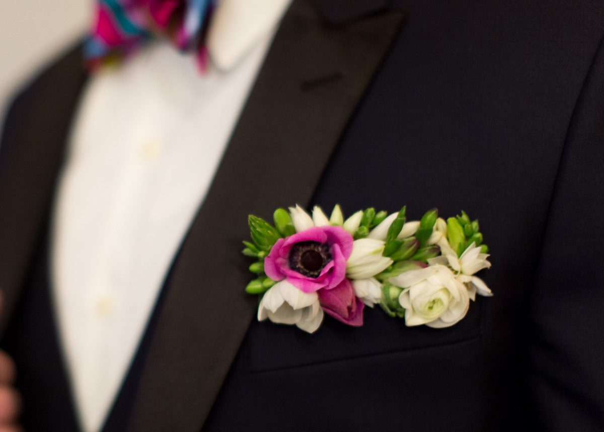 flour_specialty_floral_events_boston_wedding_flowers_boutonniere_style_modern_Emily_Leis_Photography