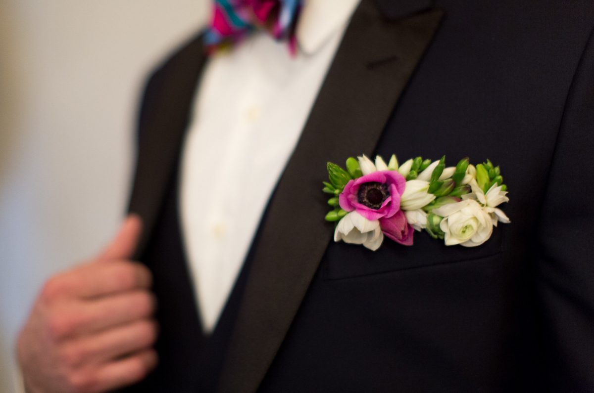 flour_specialty_floral_events_boston_wedding_flowers_boutonniere_style_modern_Emily_leis_Photography