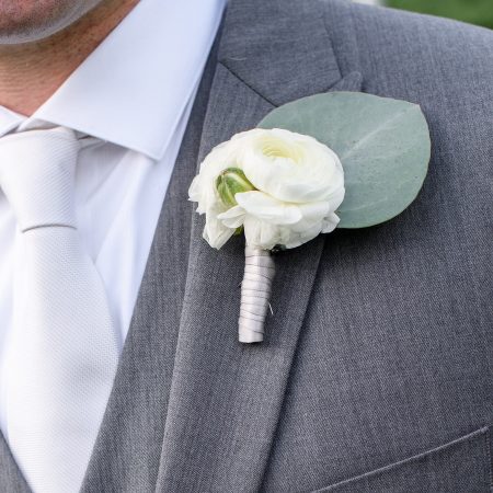flour_specialty_floral_events_boston_wedding_flowers_boutonniere_style_modern_Ned_Jackson_Photography