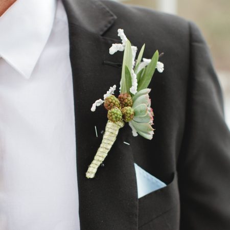 flour_specialty_floral_events_boston_wedding_flowers_boutonniere_style_rustic_Carly_Michelle_Photography